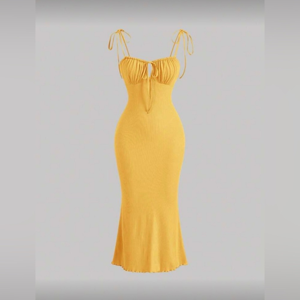 NWOT Tie Front Ruched
Bust Tie Shoulder Cami
Dress!